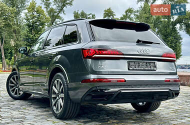 Позашляховик / Кросовер Audi Q7 2020 в 