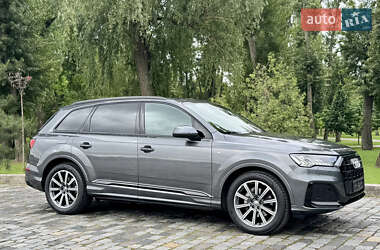 Позашляховик / Кросовер Audi Q7 2020 в 