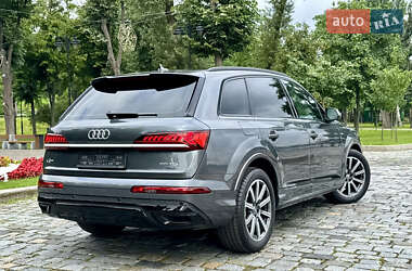 Позашляховик / Кросовер Audi Q7 2020 в 