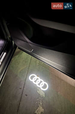 Позашляховик / Кросовер Audi Q7 2020 в 