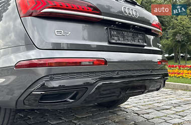 Позашляховик / Кросовер Audi Q7 2020 в 