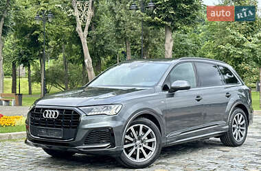 Позашляховик / Кросовер Audi Q7 2020 в 