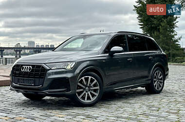 Позашляховик / Кросовер Audi Q7 2020 в 