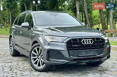 Позашляховик / Кросовер Audi Q7 2020 в 