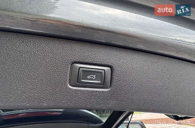 Позашляховик / Кросовер Audi Q7 2020 в 