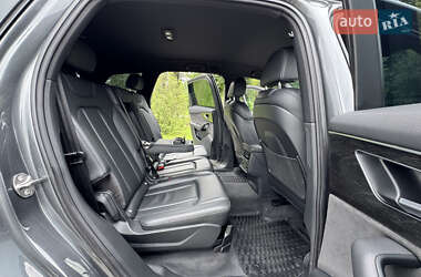 Позашляховик / Кросовер Audi Q7 2020 в 