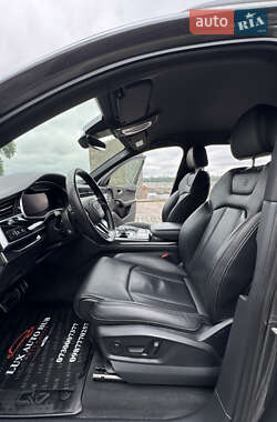 Позашляховик / Кросовер Audi Q7 2020 в 