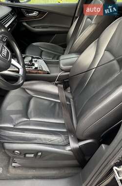 Внедорожник / Кроссовер Audi Q7 2017 в 