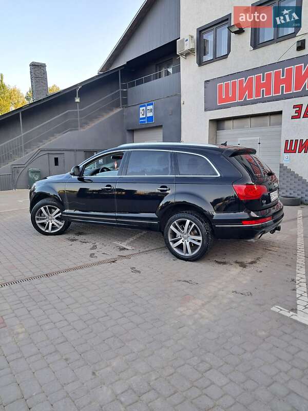 Внедорожник / Кроссовер Audi Q7 2012 в 