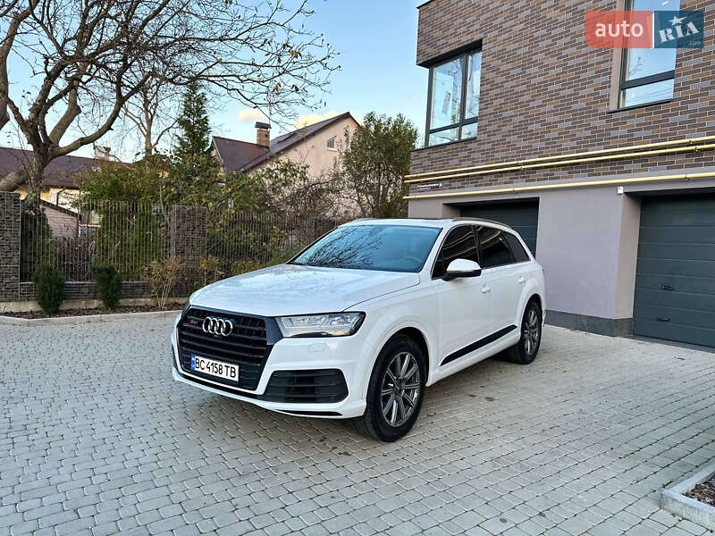 Внедорожник / Кроссовер Audi Q7 2017 в 