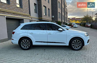 Внедорожник / Кроссовер Audi Q7 2017 в 