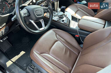 Внедорожник / Кроссовер Audi Q7 2016 в 