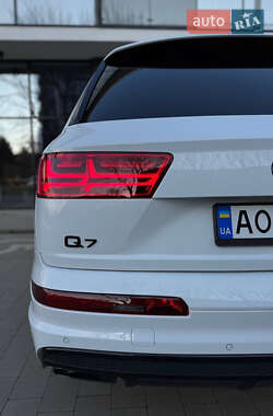 Внедорожник / Кроссовер Audi Q7 2018 в 