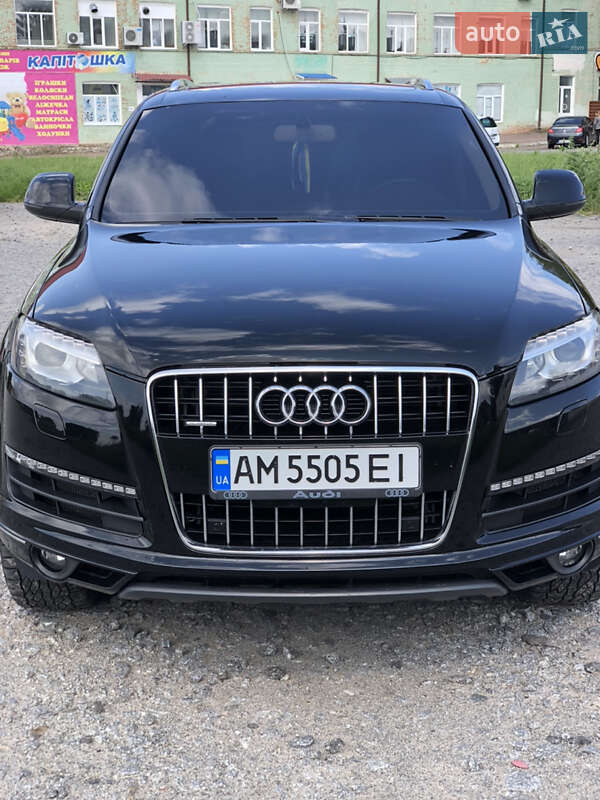 Внедорожник / Кроссовер Audi Q7 2014 в 