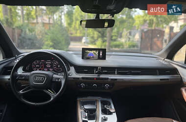 Позашляховик / Кросовер Audi Q7 2017 в 