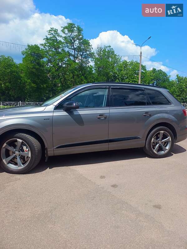 Позашляховик / Кросовер Audi Q7 2016 в Коростені