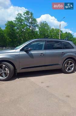 Внедорожник / Кроссовер Audi Q7 2016 в 
