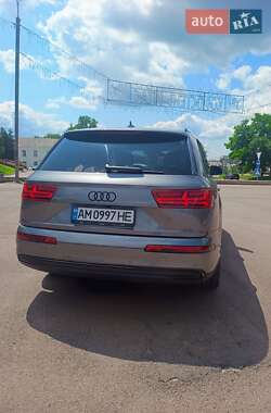 Внедорожник / Кроссовер Audi Q7 2016 в 