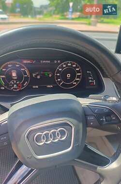 Внедорожник / Кроссовер Audi Q7 2016 в 