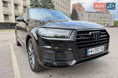 Внедорожник / Кроссовер Audi Q7 2018 в 