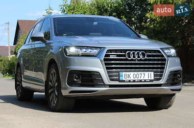 Внедорожник / Кроссовер Audi Q7 2017 в Здолбунове