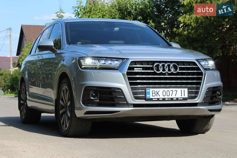Внедорожник / Кроссовер Audi Q7 2017 в 