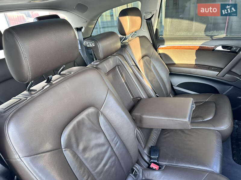 Позашляховик / Кросовер Audi Q7 2010 в Івано-Франківську