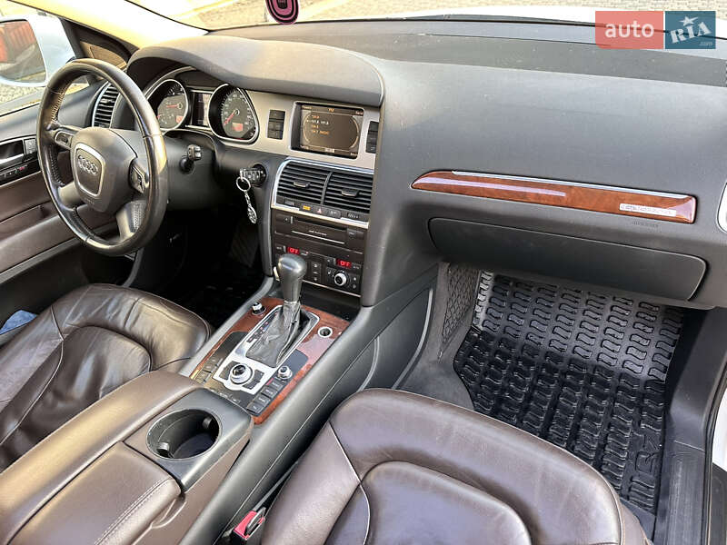 Позашляховик / Кросовер Audi Q7 2010 в Івано-Франківську