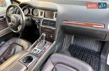 Позашляховик / Кросовер Audi Q7 2010 в 