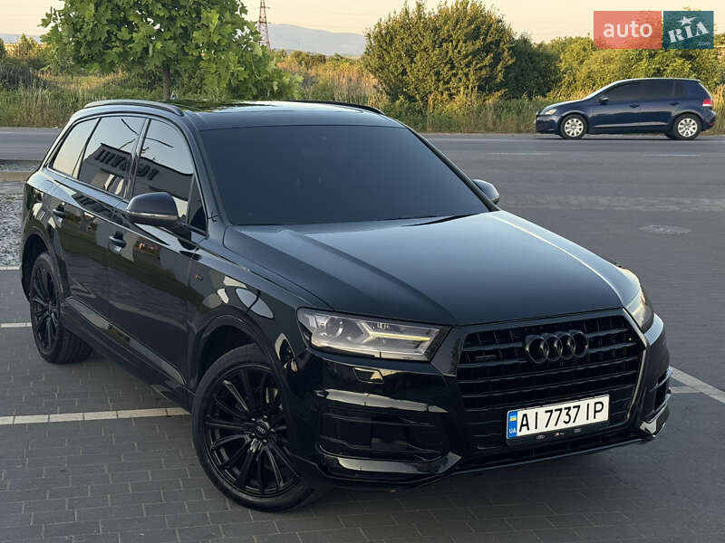 Внедорожник / Кроссовер Audi Q7 2015 в 