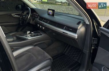 Внедорожник / Кроссовер Audi Q7 2015 в 