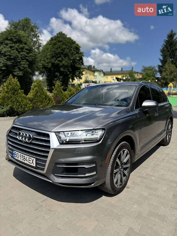 Внедорожник / Кроссовер Audi Q7 2016 в 