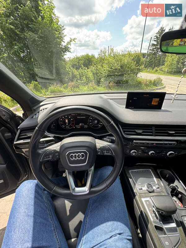 Позашляховик / Кросовер Audi Q7 2016 в Рівному
