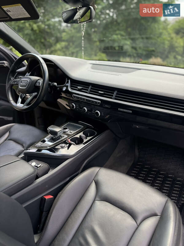 Позашляховик / Кросовер Audi Q7 2016 в Рівному