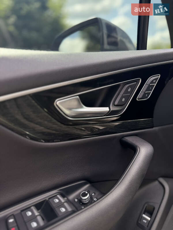 Позашляховик / Кросовер Audi Q7 2016 в Рівному