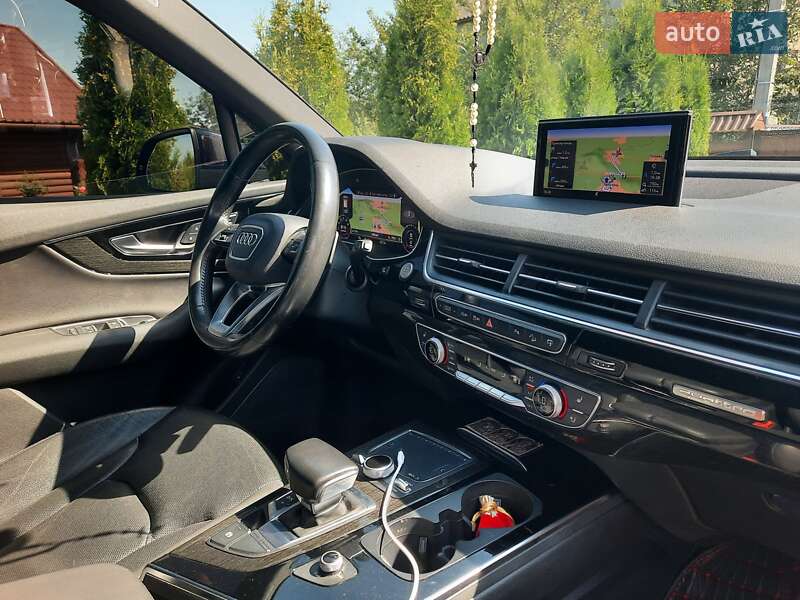 Позашляховик / Кросовер Audi Q7 2015 в Шептицькому