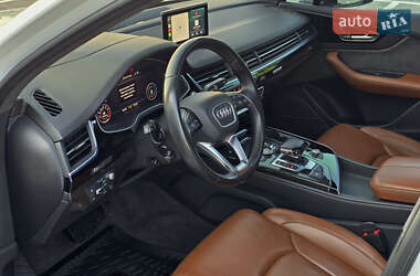 Позашляховик / Кросовер Audi Q7 2017 в 