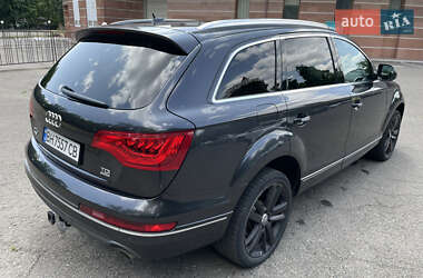 Позашляховик / Кросовер Audi Q7 2010 в 