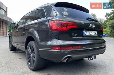 Позашляховик / Кросовер Audi Q7 2010 в 