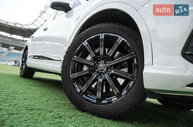 Внедорожник / Кроссовер Audi Q7 2017 в 
