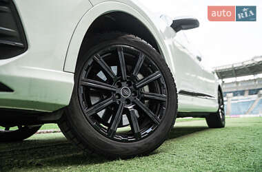 Внедорожник / Кроссовер Audi Q7 2017 в 