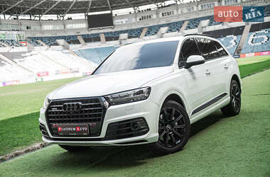 Внедорожник / Кроссовер Audi Q7 2017 в 