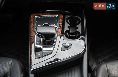 Внедорожник / Кроссовер Audi Q7 2017 в 