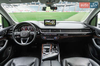 Внедорожник / Кроссовер Audi Q7 2017 в 