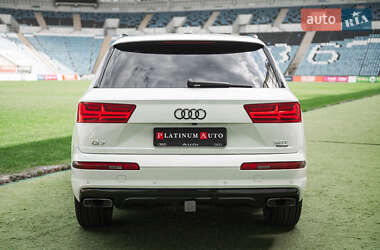 Внедорожник / Кроссовер Audi Q7 2017 в 