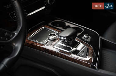 Внедорожник / Кроссовер Audi Q7 2017 в 