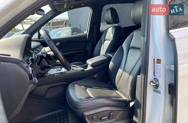 Внедорожник / Кроссовер Audi Q7 2016 в 