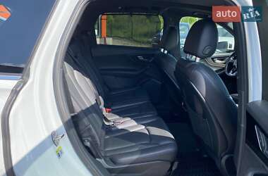 Внедорожник / Кроссовер Audi Q7 2016 в 