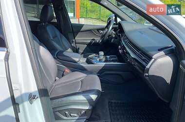 Внедорожник / Кроссовер Audi Q7 2016 в 