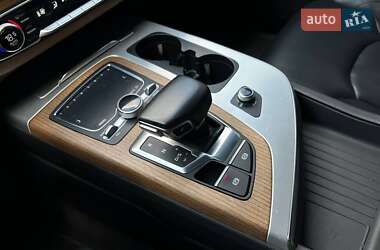 Внедорожник / Кроссовер Audi Q7 2016 в 
